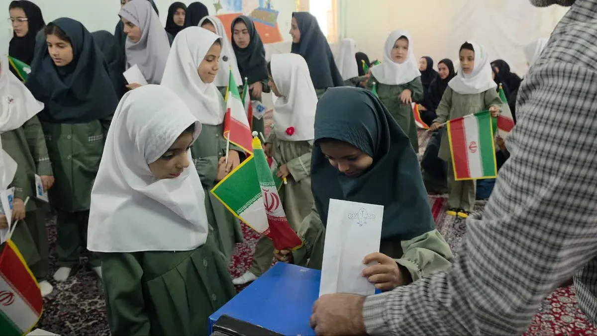 از دستان کوچک تا قلبهای بزرگ؛ جشن مهربانی در مدارس دخترانه مزرعهنو