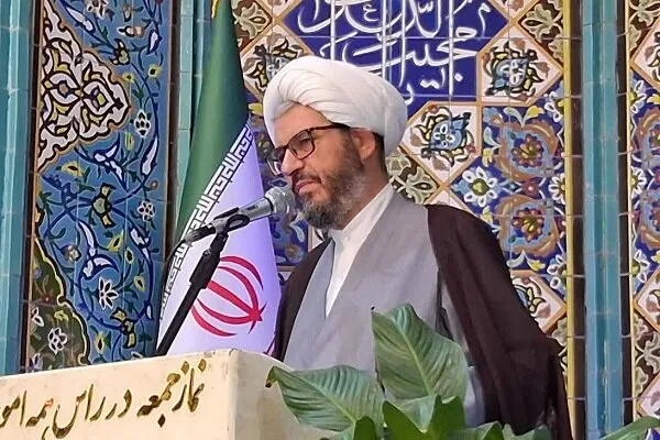 رمضانی: اتحاد مردم و مسئولان و حل مشکلات معیشتی باید راهبرد کشور باشد