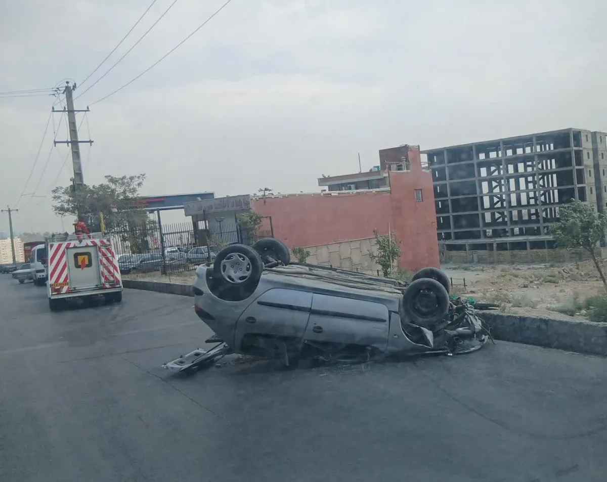 واژگونی خودرو در کمربندی شمالی اراک؛ یک مصدوم به بیمارستان منتقل شد