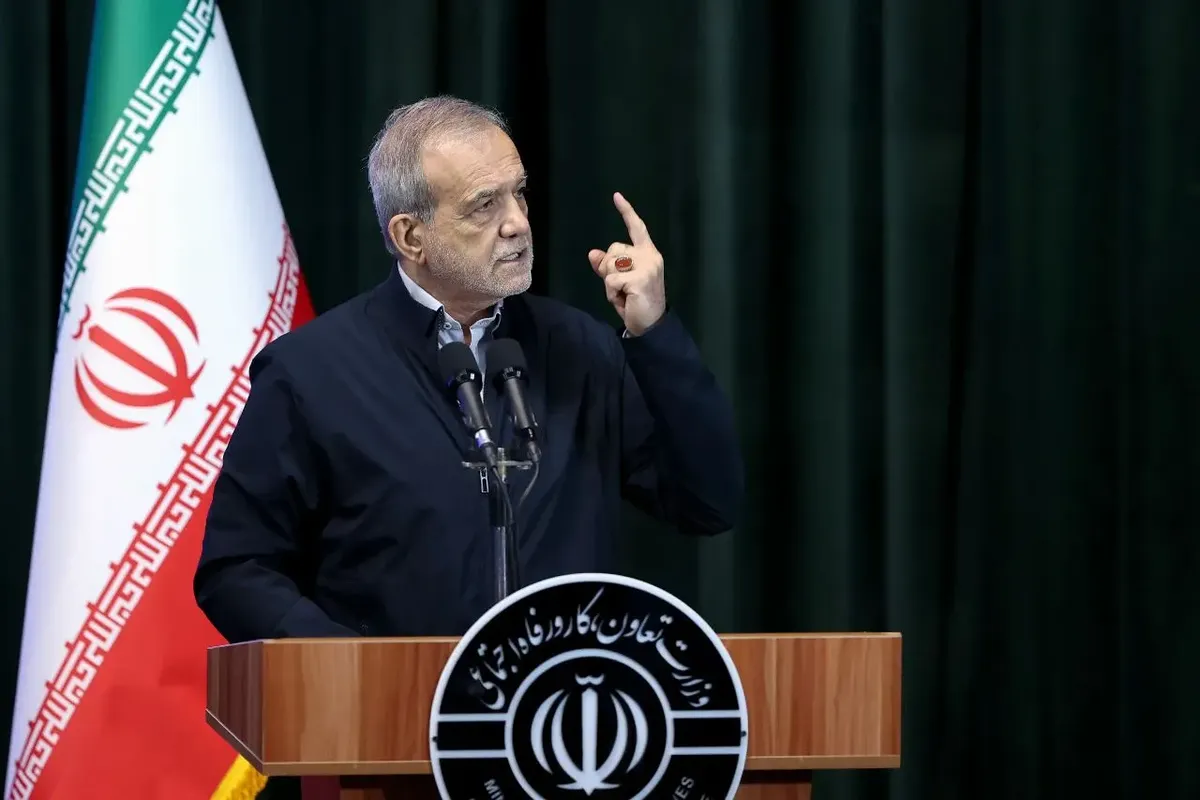 پزشکیان: جنگ اقتصادی قابل مشاهده نیست و به مراتب سخت‌تر و سنگین‌تر از جنگ نظامی است/ باید از برخوردهای تند و سلبی پرهیز کنیم/ مردم باید بدانند که ما برای حکومت کردن بر آن‌ها نیامده‌ایم، بلکه برای خدمتگزاری آمده‌ایم