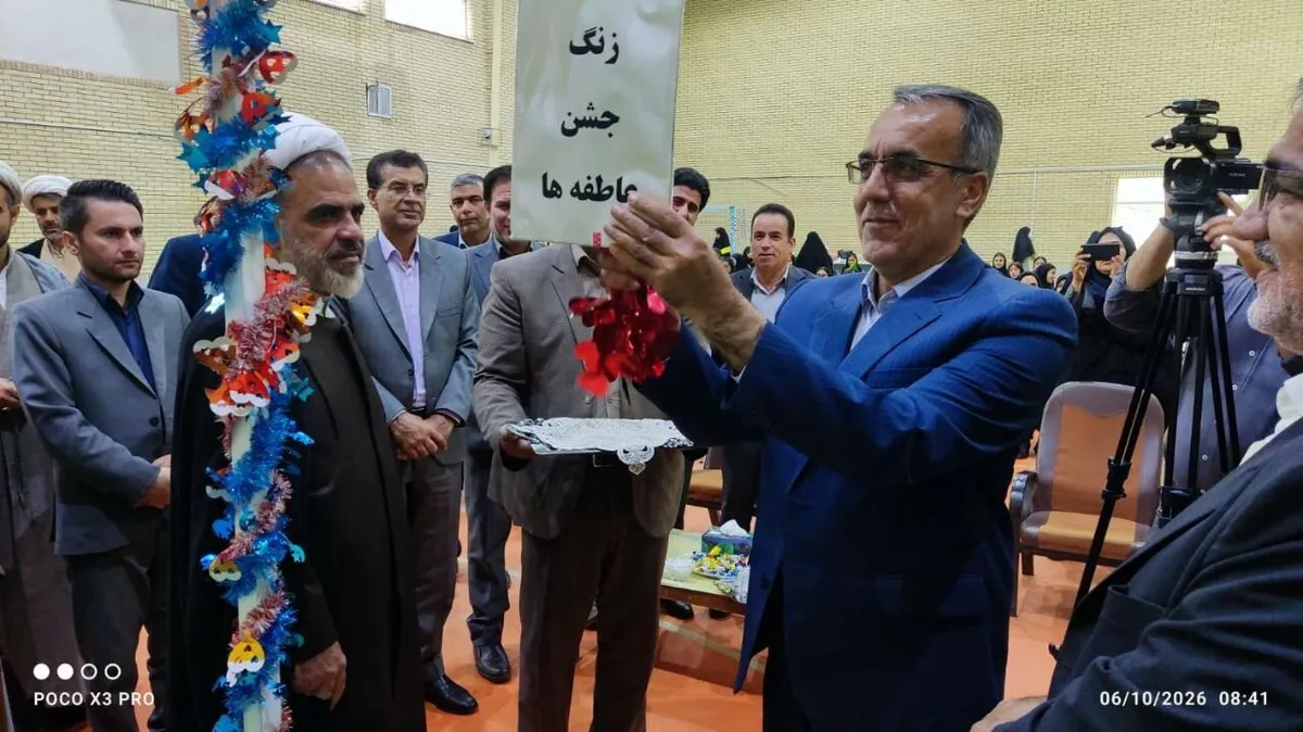 نواخته شدن «زنگ عاطفه» در ۵۰۰ مدرسه ایلام؛ هدیه دانش‌آموزان به ۱۱ هزار دانش‌آموز استان