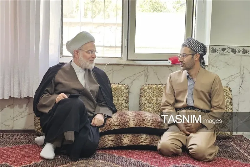 دیدارهای صمیمانه نماینده ولیفقیه در خانه علمای اهل سنت+تصویر