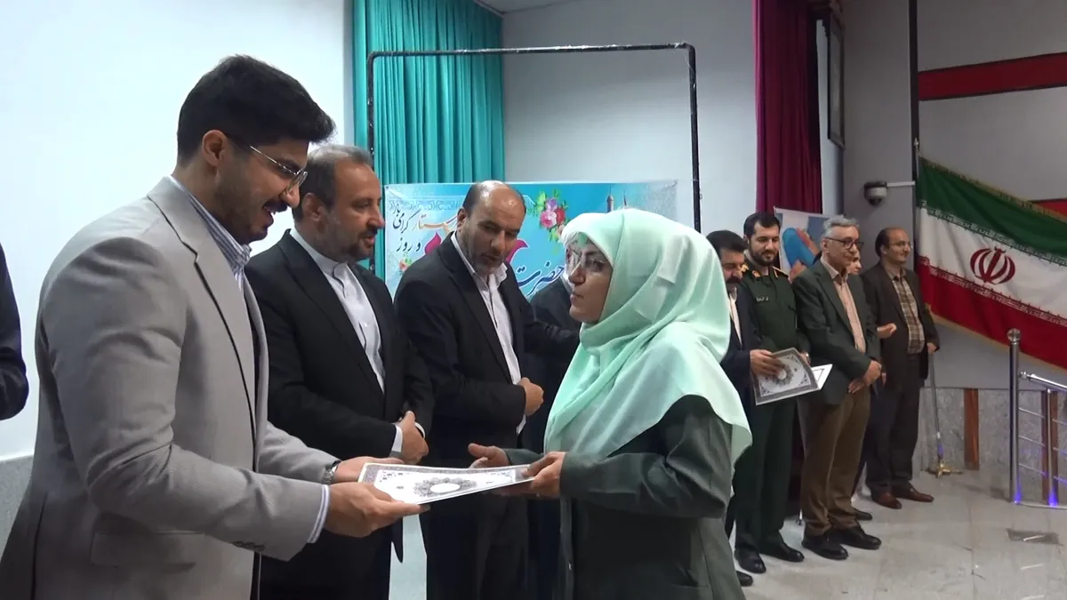 تجلیل از پرستار نمونه کشوری در نهاوند