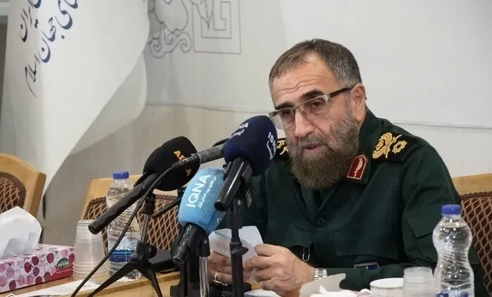 اصل بر صلح است؛ ورود به جنگ و مذاکره منوط به اذن ولی‌فقیه است