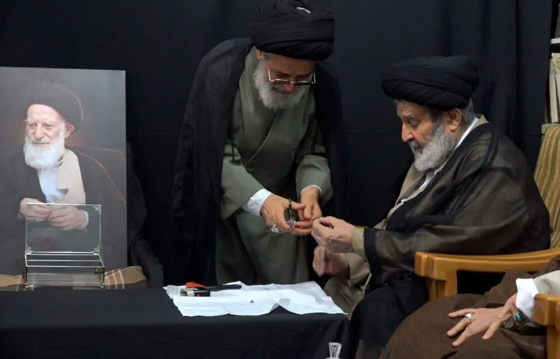 مراسم شکستن مهر آیت‌الله شبیری‌زنجانی با حضور جمعی از علما برگزار شد