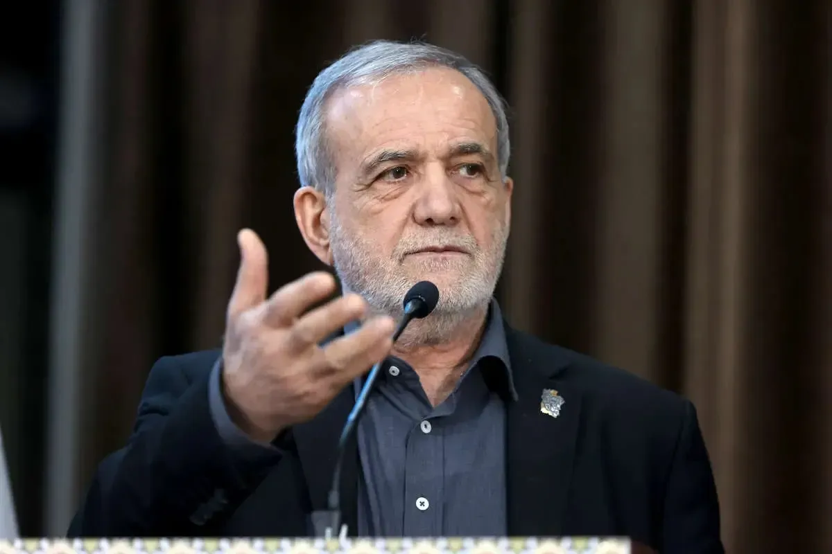 پزشکیان: امروز در پیچ تاریخی خطرناکی قرار داریم؛ جنگی که اکنون با آن مواجهیم، صرفاً با تفنگ و موشک حل نمیشود؛ بدتر از آن، وضعیت اقتصادی است که رقم زدهاند / اگر با مردم نباشیم، همه آنچه را که داریم از دست خواهیم داد / اکنون زمان سختی است؛ اگر ما شکست بخوریم و مردم از ما روی برگردانند، دیگر نمیتوا