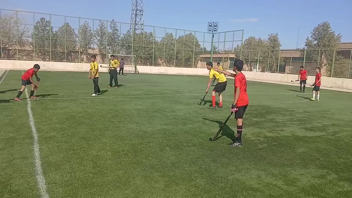قهرمانی دهیاری کرمجگان در مسابقات هاکی روی چمن زیر ۱۴ سال قم