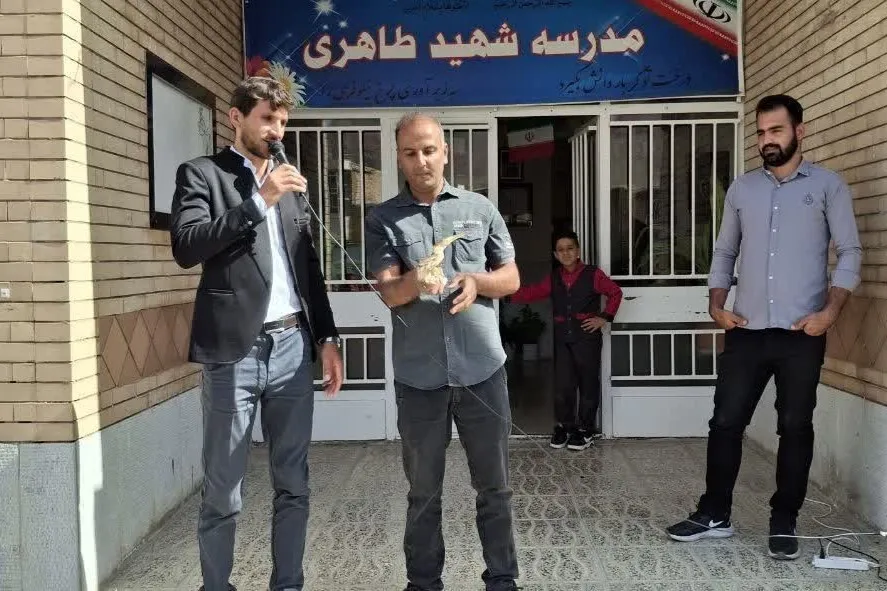 رهاسازی بوتیمار در دالانکوهِ تیران و کرون