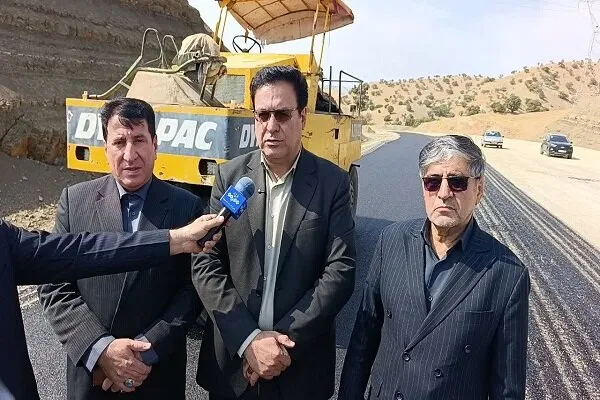 عملیات روکش آسفالت واریانت «چنار» کوهدشت آغاز شد