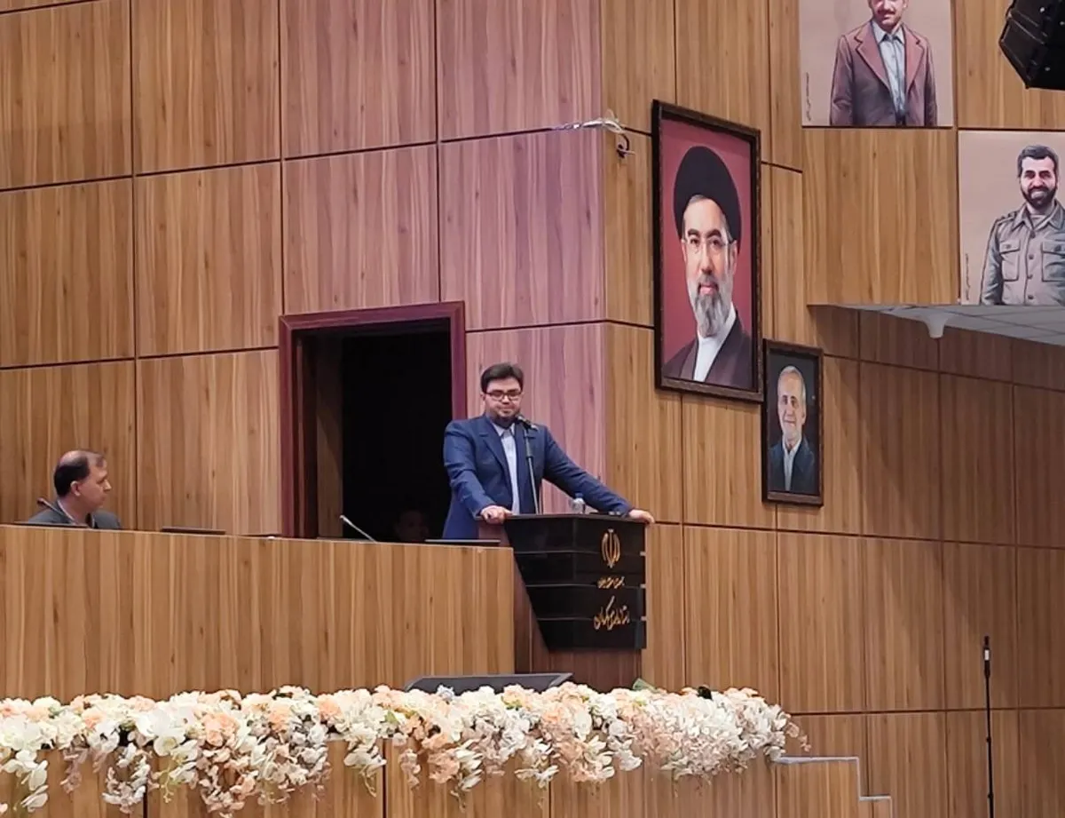 حقوق کارمندان کفاف زندگی را نمی‌دهد؛ بیش از ۹۰ درصد به دنبال شغل دوم هستند/گرفتن یک مجوز برای پروژه جاده‌ای در کرمان یک سال طول کشید
