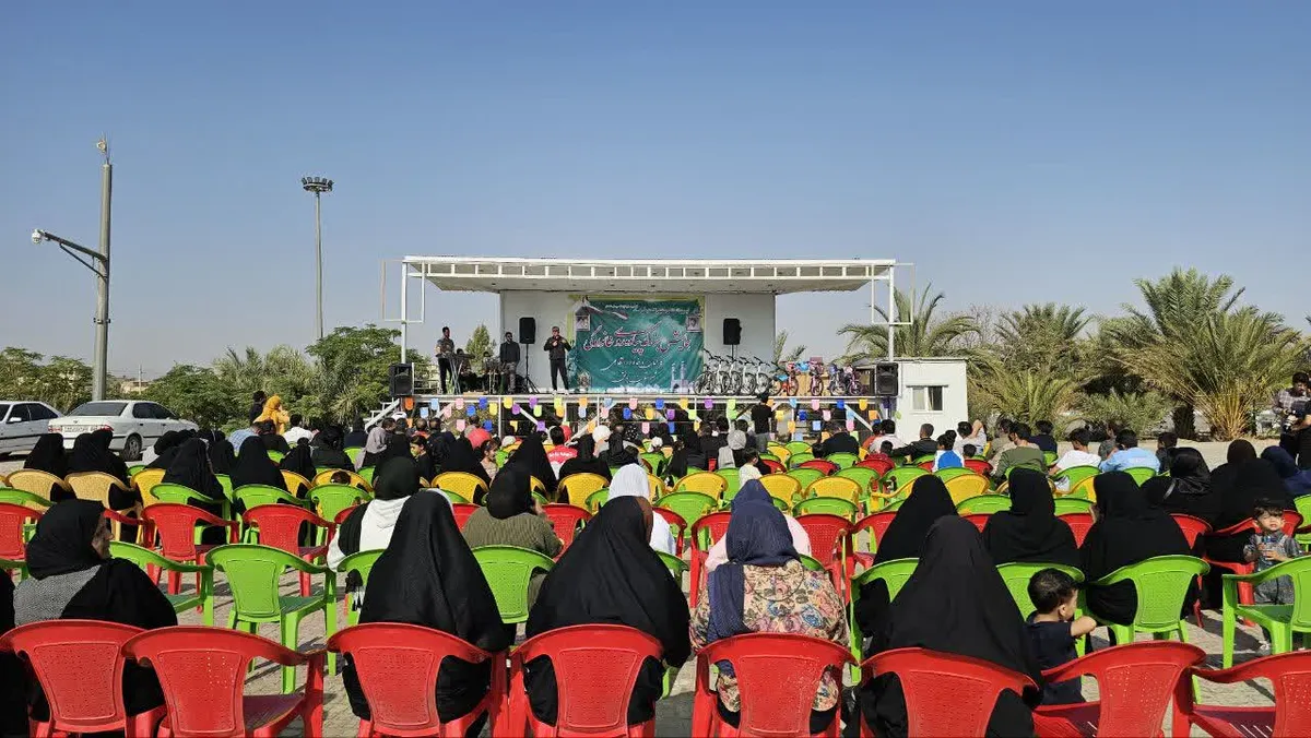 همایش پیادهروی خانوادگی کارکنان انتظامی بافق با حضور ۳۰۰ نفر برگزار شد
