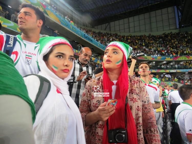 عکس های بازیگران و هنرمندان در بازی ایران-نیجریه