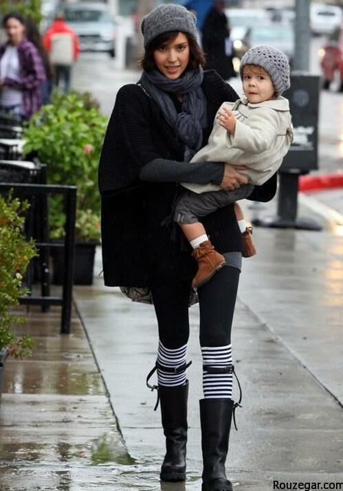 Jessica Alba, Honor and Mother stoped in Beverly Hills to have lunch at The Cabbage Path then she took Honor to shopp for rugs at anthropologie. Pictured: Jessica Alba Ref: SPL145847  200110   Picture by: Splash News Splash News and Pictures Los Angeles:	310-821-2666 New York:	212-619-2666 London:	870-934-2666 photodesk@splashnews.com 