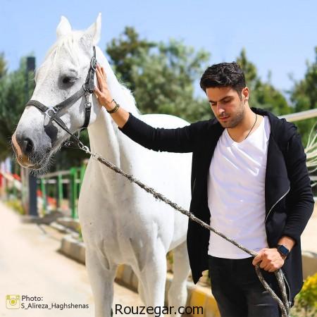علی ضیا,علی ضیا در کنار اسب سفیدش 