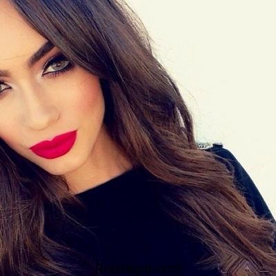 ‎آرایش رژ لب قرمز با لباس مناسب آن