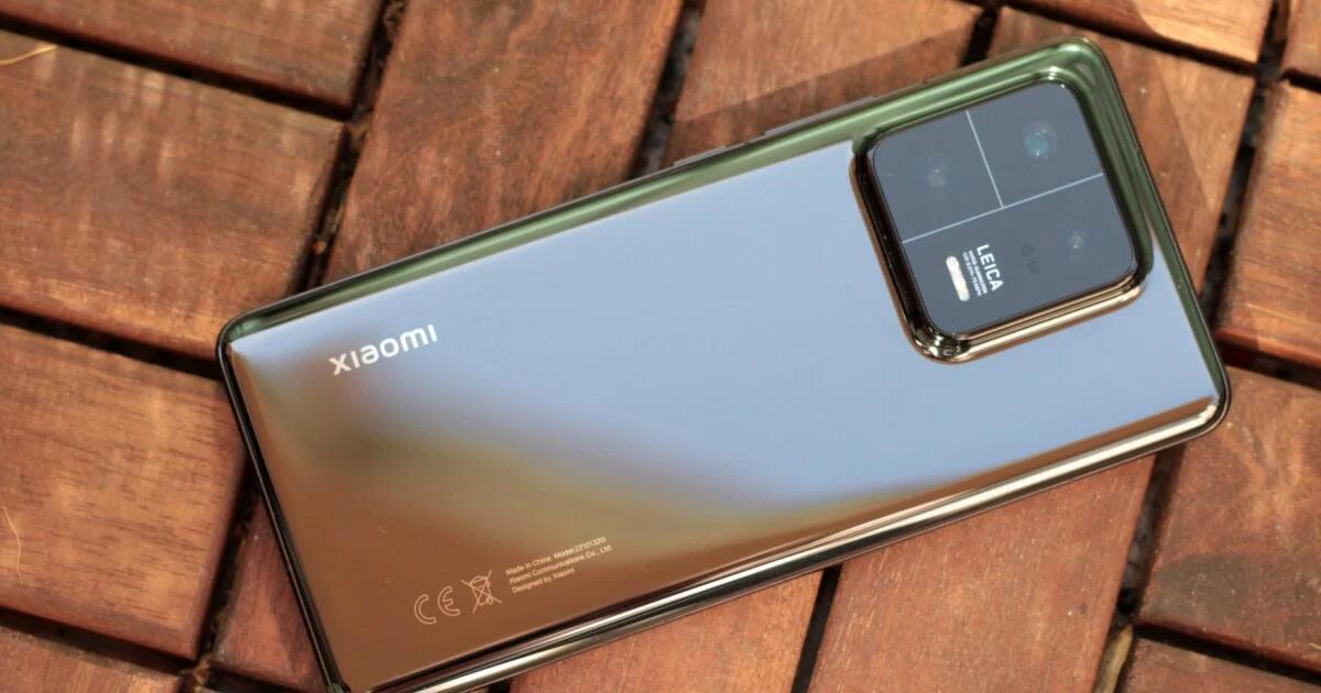 قاب برای نمایشگر خمیده